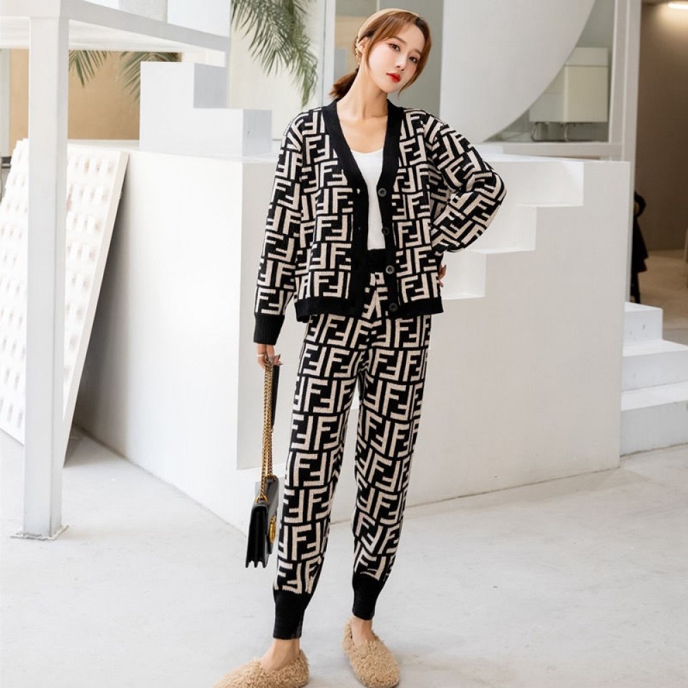 しいです FENDI - FENDI ニット長袖 カーディガンの通販 by Dario