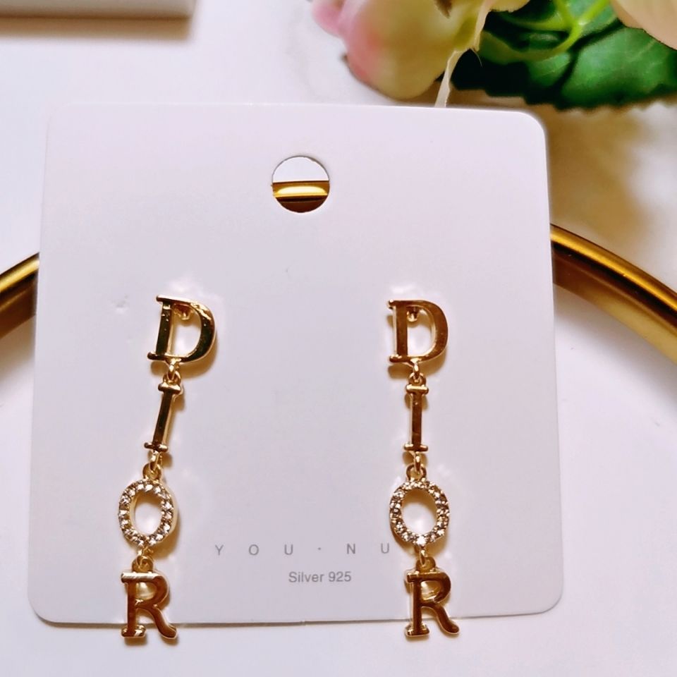 Diorハイブランドピアスお洒落輝き