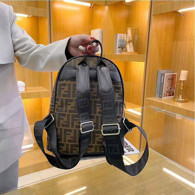 フェンディリュックバッグパロディ多機能